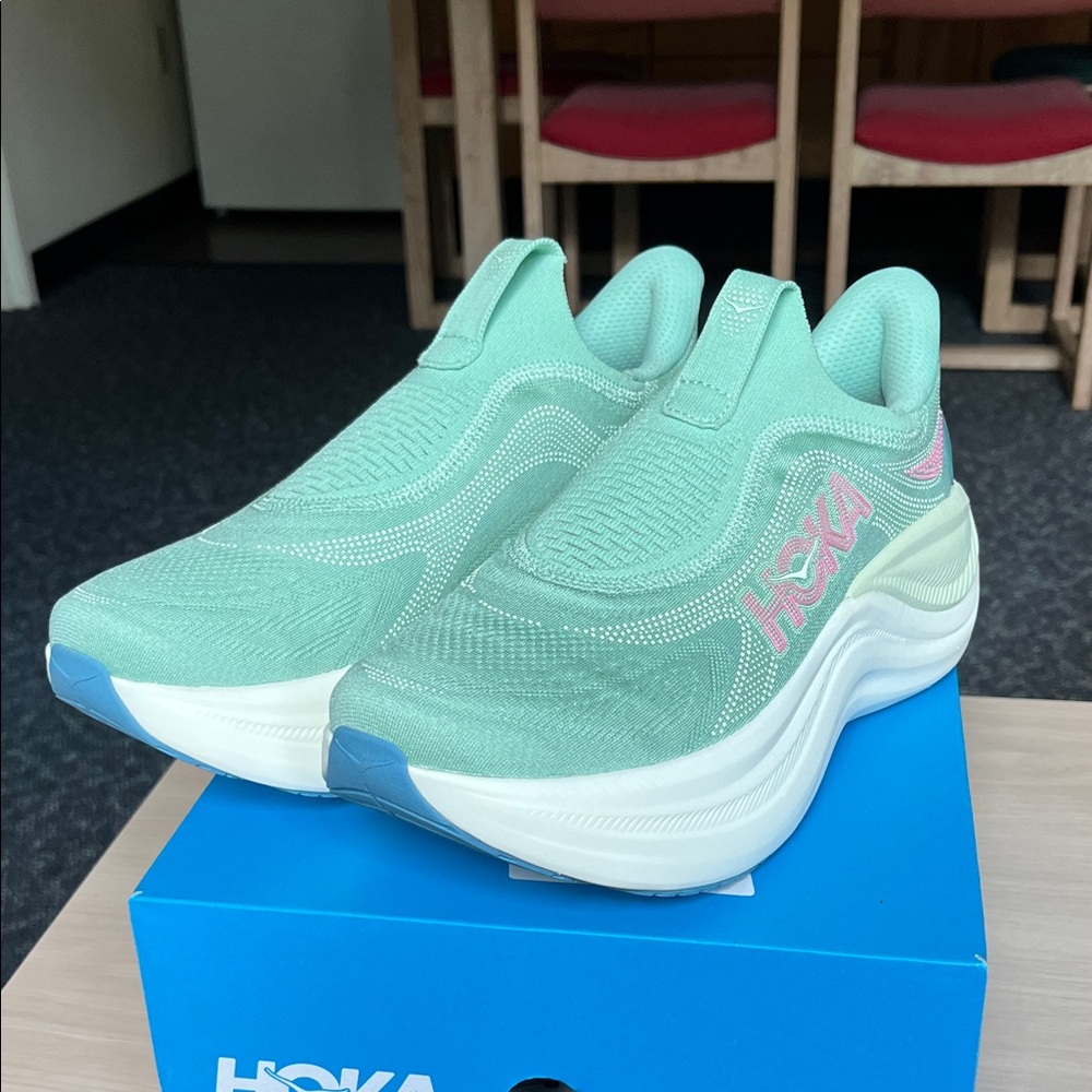 Women’s Hoka Skyward Laceless Running Shoes